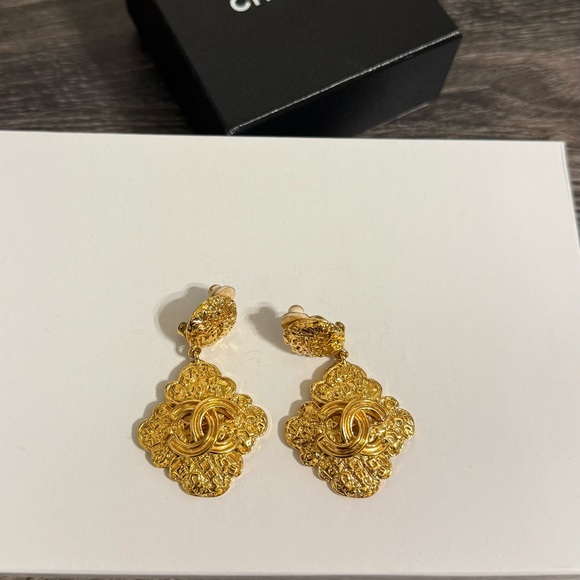 Chanel Vintage Gold Statement CC Logo Diamond Dangle Clip On Earrings - Picture 1 of 9